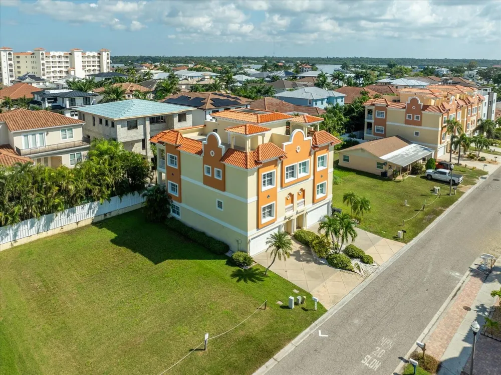 136 175TH AVENUE E Redington Shores, FL 33708