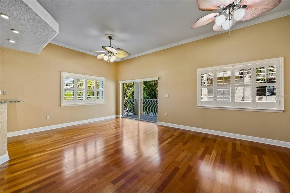 136 175TH AVENUE E Redington Shores, FL 33708