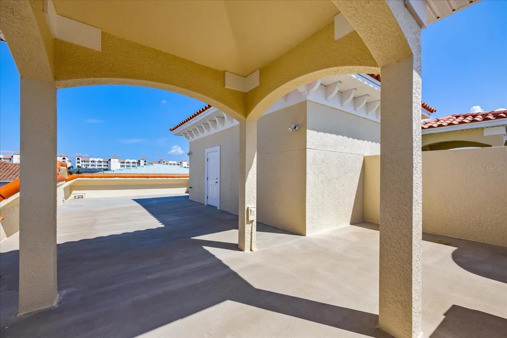 136 175TH AVENUE E Redington Shores, FL 33708