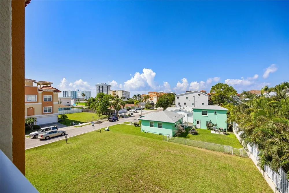 136 175TH AVENUE E Redington Shores, FL 33708
