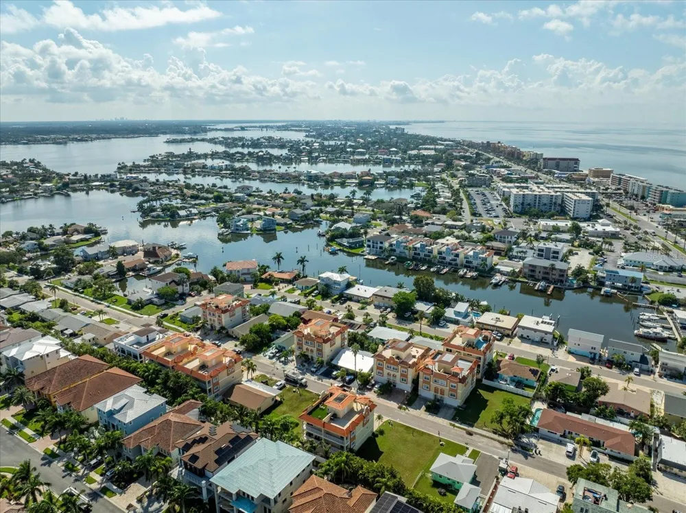 136 175TH AVENUE E Redington Shores, FL 33708