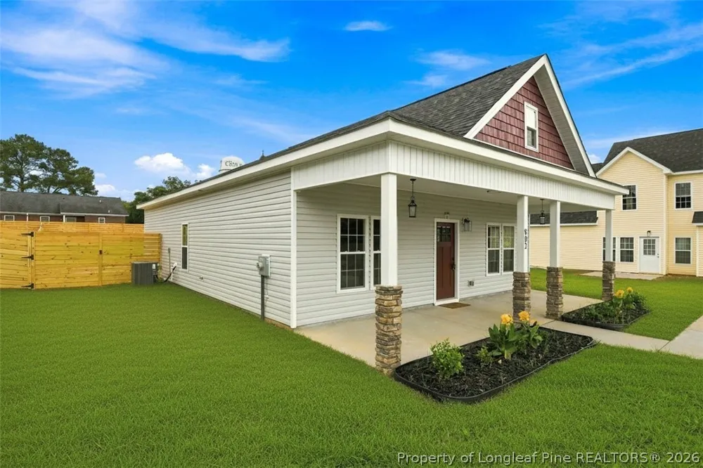 802 Holmes Street Clinton, NC 28328