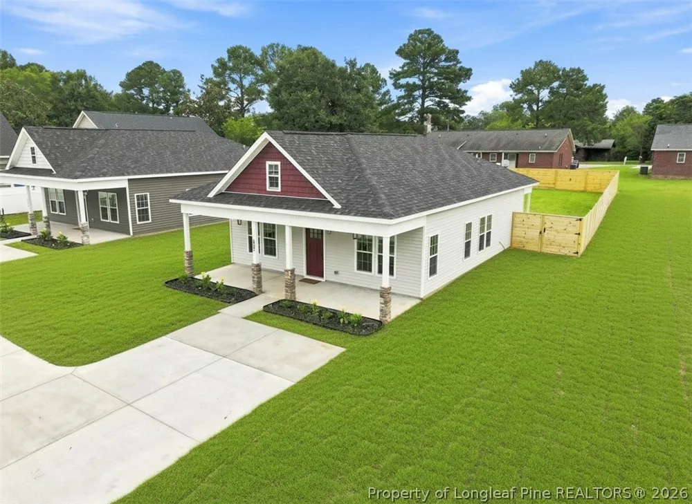 802 Holmes Street Clinton, NC 28328