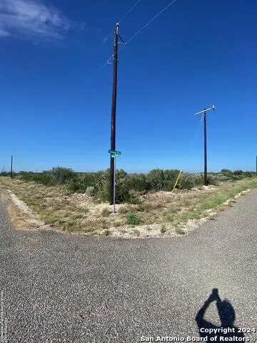 41 PALOMINO HILLS CIR Uvalde, TX 78801