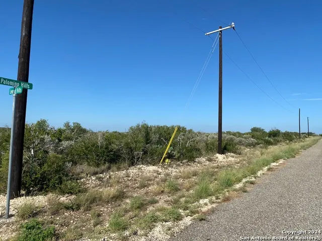 41 PALOMINO HILLS CIR Uvalde, TX 78801