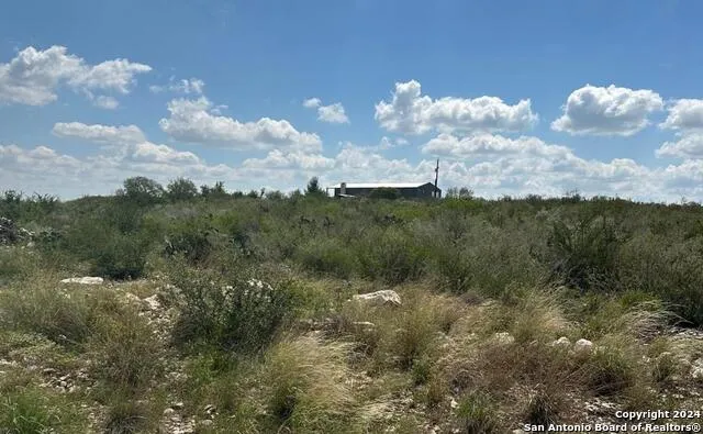 72 FRIENDSHIP HILLS CIR Uvalde, TX 78801