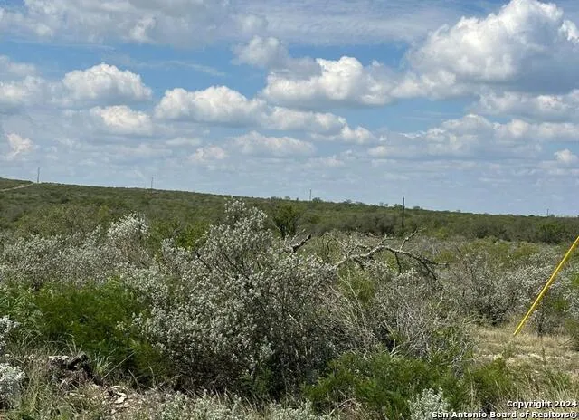 87 LEGEND HILLS RD Uvalde, TX 78801