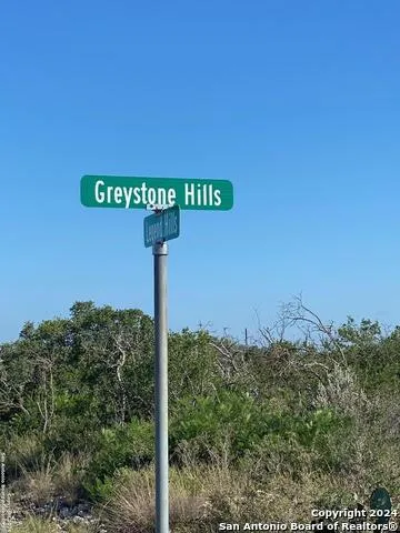 71 GREYSTONE HILLS CIR Uvalde, TX 78801