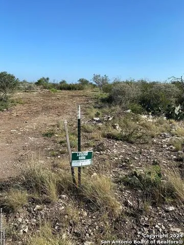 71 GREYSTONE HILLS CIR Uvalde, TX 78801