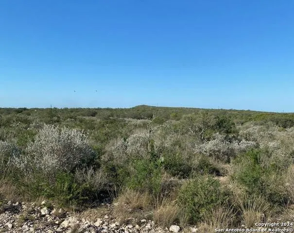 195 LEGEND HILLS RD Uvalde, TX 78801