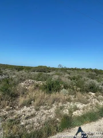 195 LEGEND HILLS RD Uvalde, TX 78801