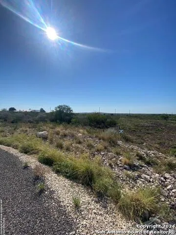 70 GREYSTONE HILLS CIR Uvalde, TX 78801