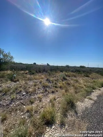 70 GREYSTONE HILLS CIR Uvalde, TX 78801