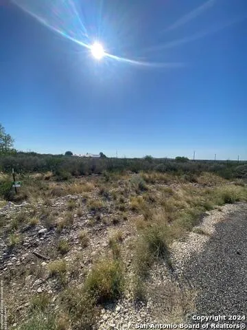 70 GREYSTONE HILLS CIR Uvalde, TX 78801