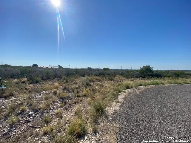 70 GREYSTONE HILLS CIR Uvalde, TX 78801