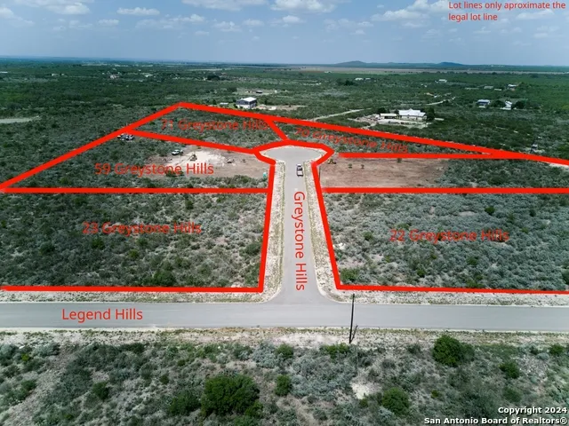 70 GREYSTONE HILLS CIR Uvalde, TX 78801