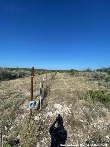153 LEGEND HILLS RD Uvalde, TX 78801