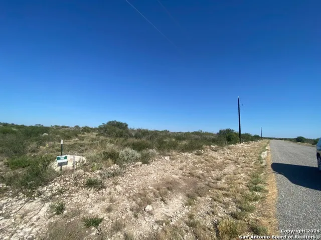583 LEGEND HILLS RD Uvalde, TX 78801
