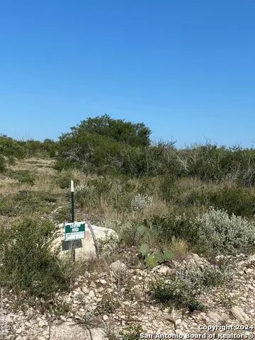 583 LEGEND HILLS RD Uvalde, TX 78801