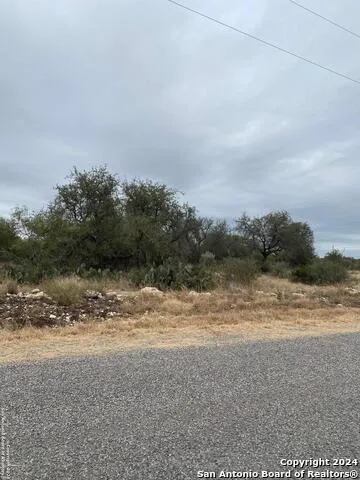 309 LEGEND HILLS RD Uvalde, TX 78801