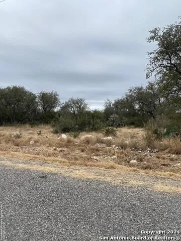 309 LEGEND HILLS RD Uvalde, TX 78801