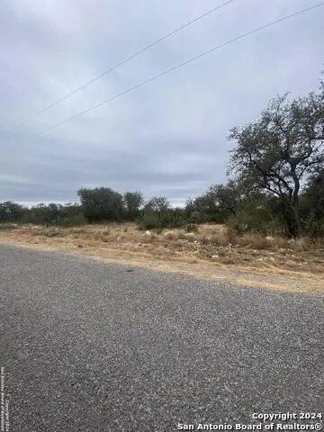 309 LEGEND HILLS RD Uvalde, TX 78801