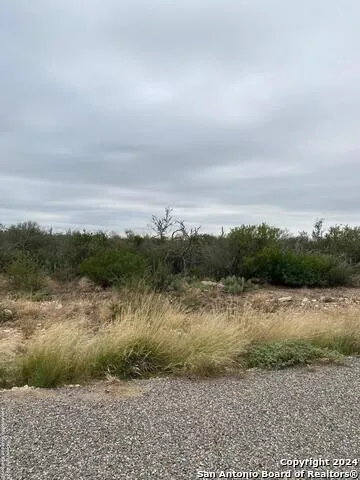 30 ROCKY HILLS CIR Uvalde, TX 78801