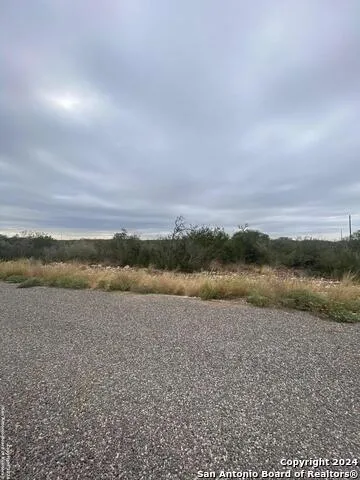30 ROCKY HILLS CIR Uvalde, TX 78801
