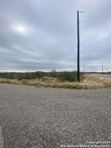 30 ROCKY HILLS CIR Uvalde, TX 78801
