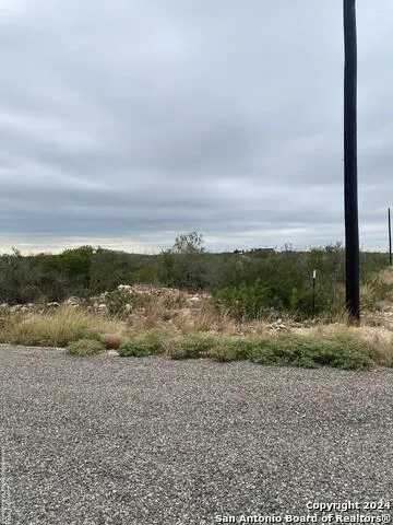 30 ROCKY HILLS CIR Uvalde, TX 78801