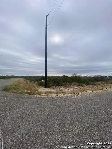 30 ROCKY HILLS CIR Uvalde, TX 78801