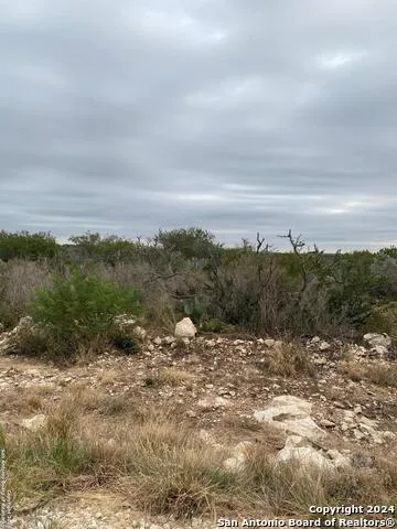 644 LEGEND HILLS RD Uvalde, TX 78801