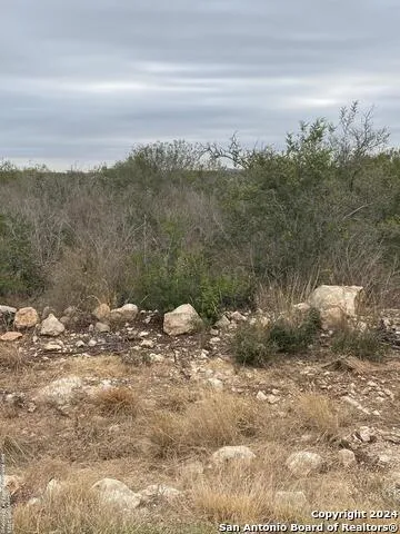 644 LEGEND HILLS RD Uvalde, TX 78801