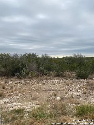 504 LEGEND HILLS RD Uvalde, TX 78801