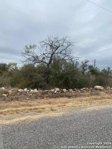 343 LEGEND HILLS RD Uvalde, TX 78801