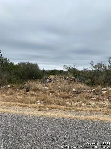 343 LEGEND HILLS RD Uvalde, TX 78801