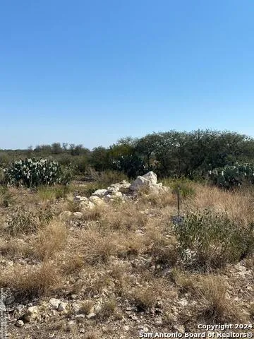 73 FRIENDSHIP HILLS CIR Uvalde, TX 78801