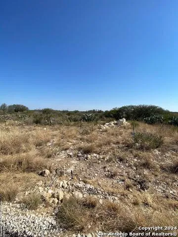 73 FRIENDSHIP HILLS CIR Uvalde, TX 78801