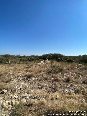 73 FRIENDSHIP HILLS CIR Uvalde, TX 78801
