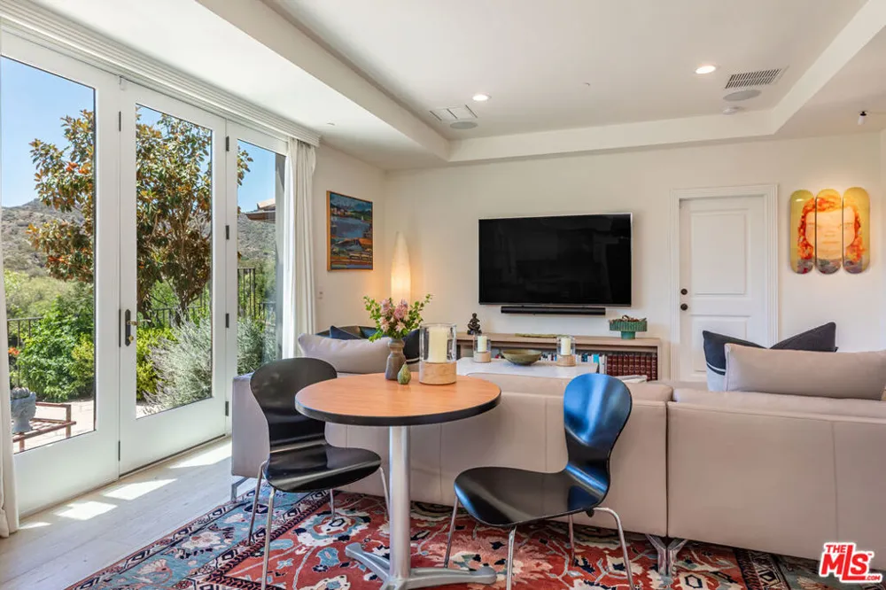 1045 Cold Canyon Road Calabasas, CA 91302
