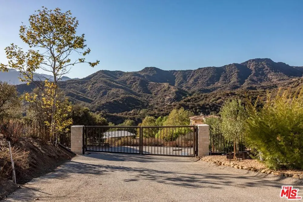 1045 Cold Canyon Road Calabasas, CA 91302