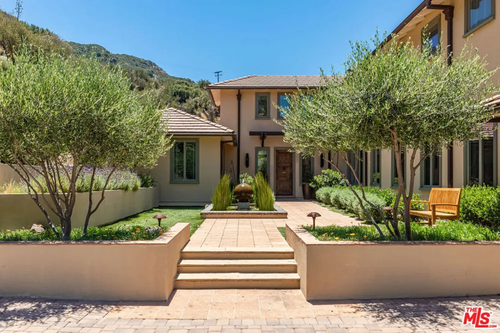 1045 Cold Canyon Road Calabasas, CA 91302