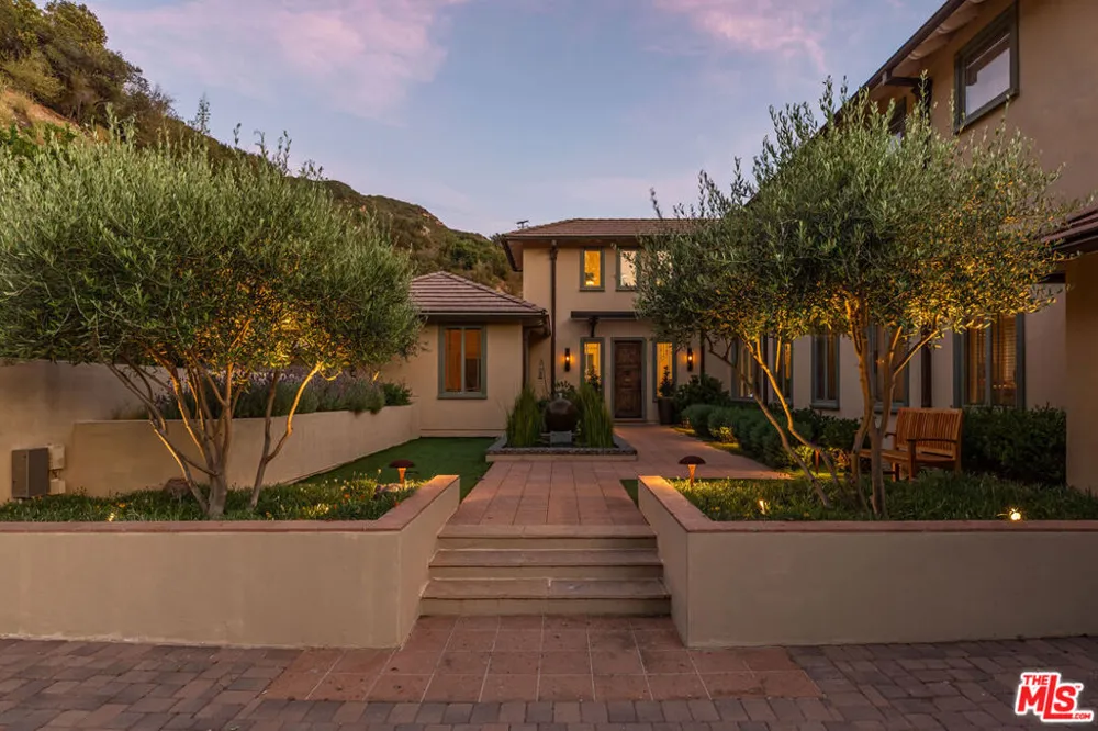 1045 Cold Canyon Road Calabasas, CA 91302
