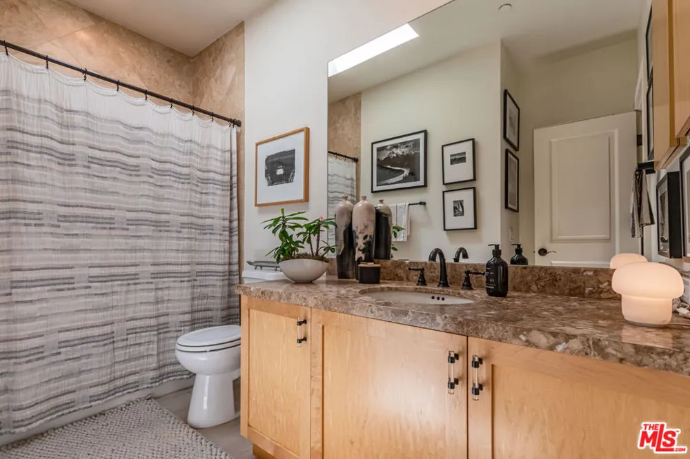1045 Cold Canyon Road Calabasas, CA 91302