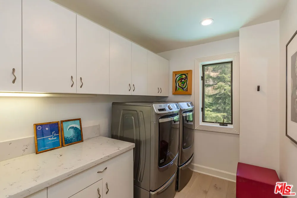 1045 Cold Canyon Road Calabasas, CA 91302