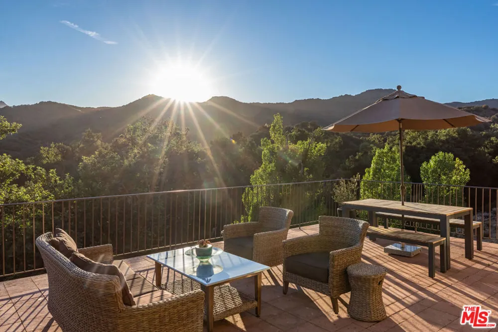 1045 Cold Canyon Road Calabasas, CA 91302