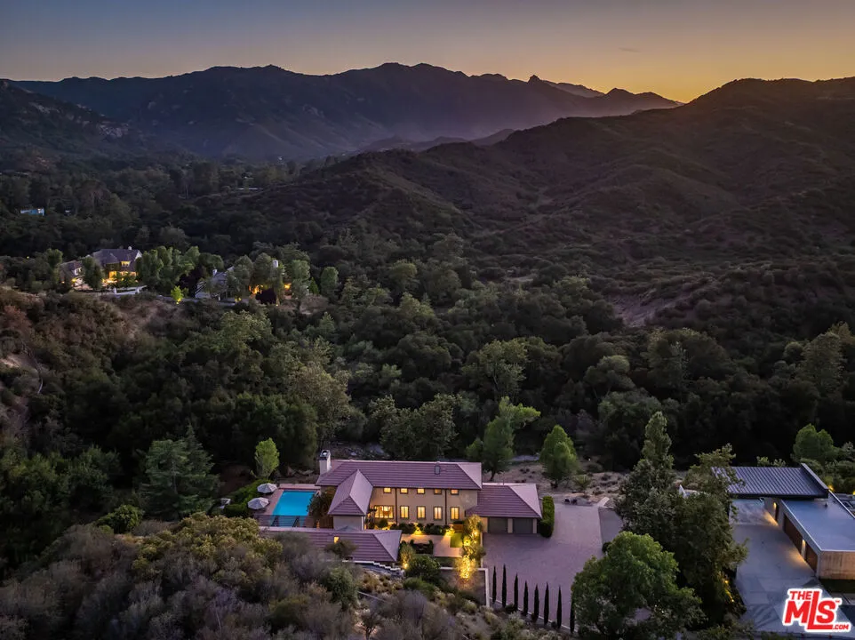1045 Cold Canyon Road Calabasas, CA 91302