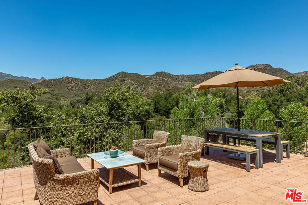 1045 Cold Canyon Road Calabasas, CA 91302