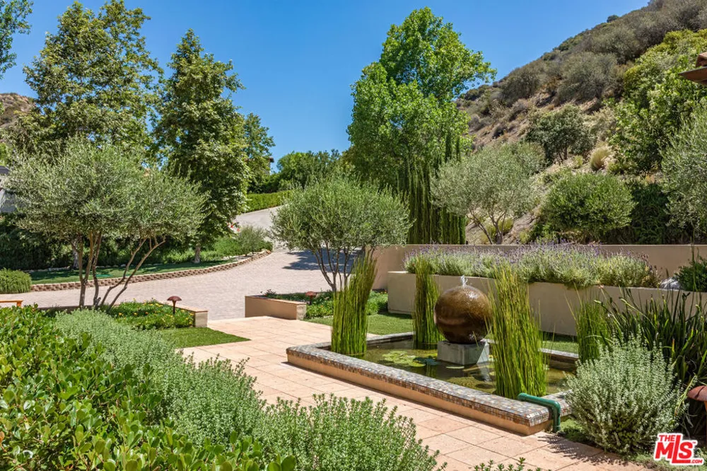 1045 Cold Canyon Road Calabasas, CA 91302