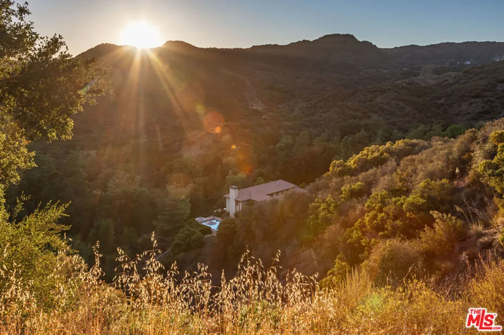 1045 Cold Canyon Road Calabasas, CA 91302